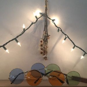 Round “hippie” colored sunglasses